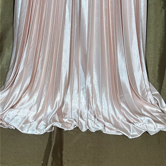 Florcoo Off the Shoulder Cake Pink Pleated Dress - Picture 3 of 6